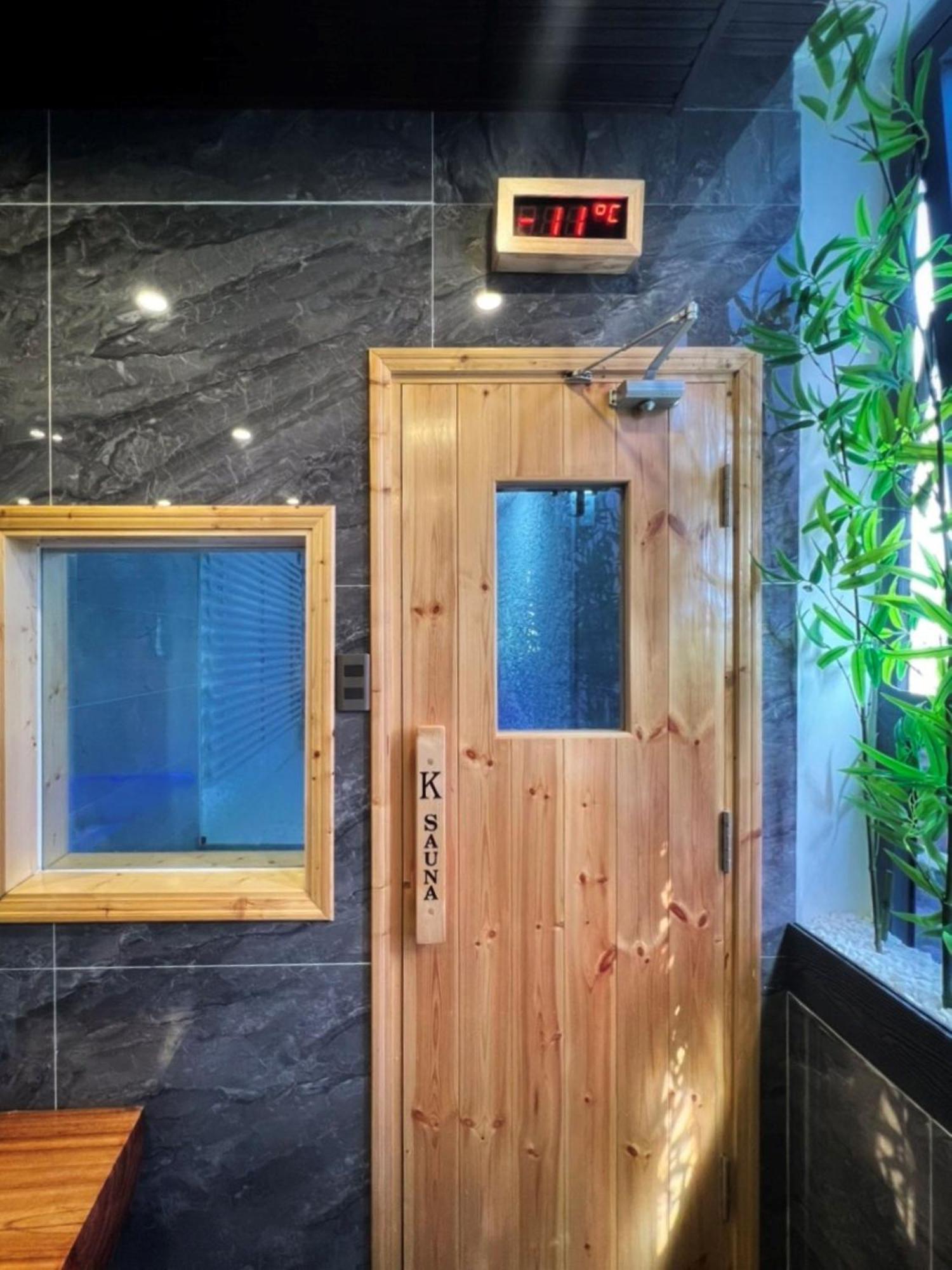 K Hotel Sauna And Massage Da Nang Bagian luar foto
